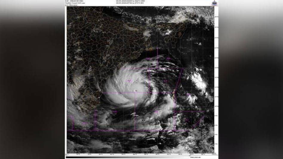 Cyclone Amphan update: Bangladesh shifts 2 million people to storm shelters Cyclone Amphan update: Bangladesh shifts 2 million people to storm shelters