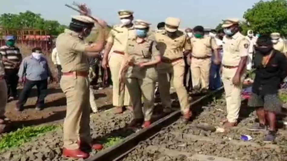 Aurangabad news: The Railways Police Force (RPF) and the local police have reached the spot Aurangabad news: The Railways Police Force (RPF) and the local police have reached the spot