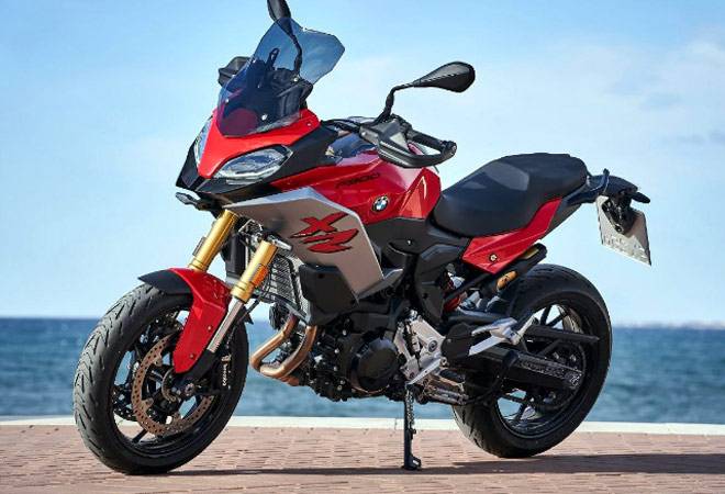 BMW launches imported luxury motorcycles F 900 R and F 900 XR at Rs 9.9-11.5 lakh BMW launches imported luxury motorcycles F 900 R and F 900 XR at Rs 9.9-11.5 lakh