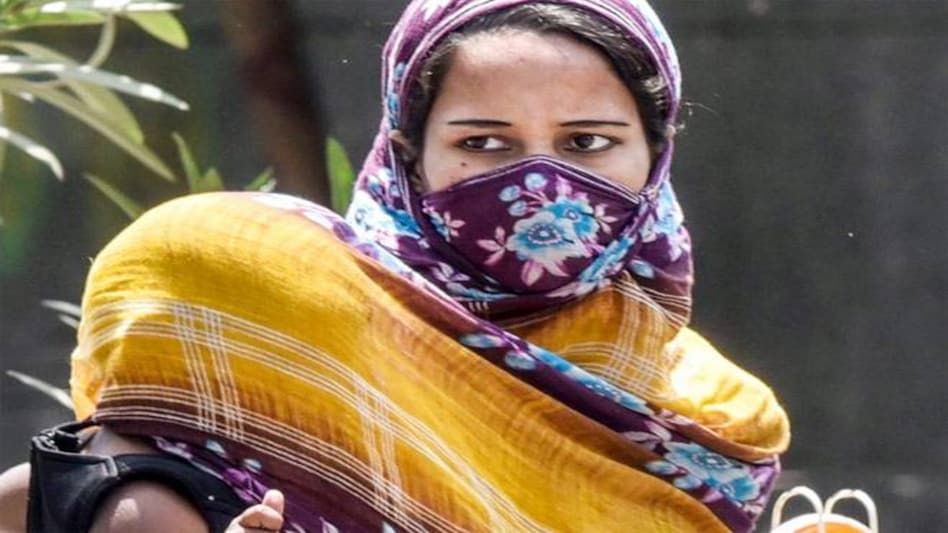 Haryana, Punjab and Chandigarh also faced strong loo on Tuesday and Hissar registered a temperature of 48 degree Celsius. Haryana, Punjab and Chandigarh also faced strong loo on Tuesday and Hissar registered a temperature of 48 degree Celsius.
