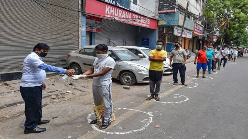 Coronavirus lockdown 3 India updates 6 may, COVID news: Customers sanitise their hands as they wait outside a shop in Delhi (Photo credit: PTI) Coronavirus lockdown 3 India updates 6 may, COVID news: Customers sanitise their hands as they wait outside a shop in Delhi (Photo credit: PTI)