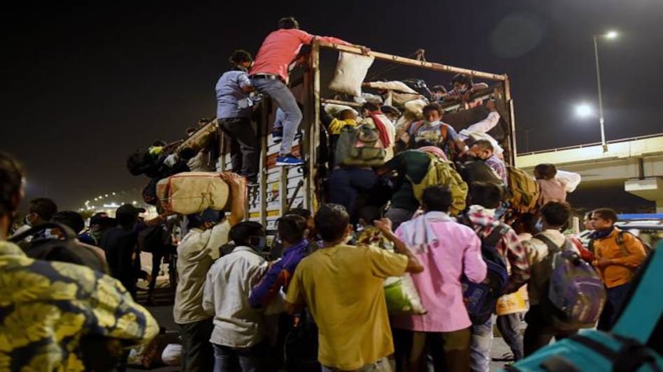 Auraiya road accident: 24 people have been brought dead, 22 have been admitted to hospital and 15 labourers have been referred to Safai PGI Auraiya road accident: 24 people have been brought dead, 22 have been admitted to hospital and 15 labourers have been referred to Safai PGI
