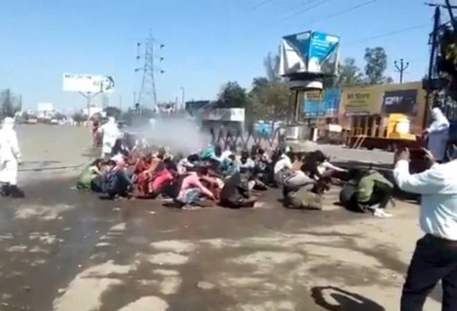 Coronavirus: Migrant workers sprayed with disinfectant in South Delhi; MCD says 'by mistake' Coronavirus: Migrant workers sprayed with disinfectant in South Delhi; MCD says 'by mistake'