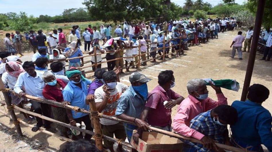 Chennai and Thiruvallur districts have not been given permission to sell liquor as they come under Tamil Nadu's coronavirus hotspot zones Chennai and Thiruvallur districts have not been given permission to sell liquor as they come under Tamil Nadu's coronavirus hotspot zones