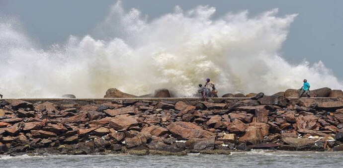 Currently, the cyclonic storm's position is 155 km south-southwest of Alibaug and 200 km south-southwest of Mumbai Currently, the cyclonic storm's position is 155 km south-southwest of Alibaug and 200 km south-southwest of Mumbai