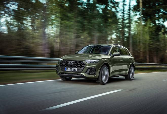 The new Audi Q5 has also become the world's first SUV with OLED rear lights The new Audi Q5 has also become the world's first SUV with OLED rear lights