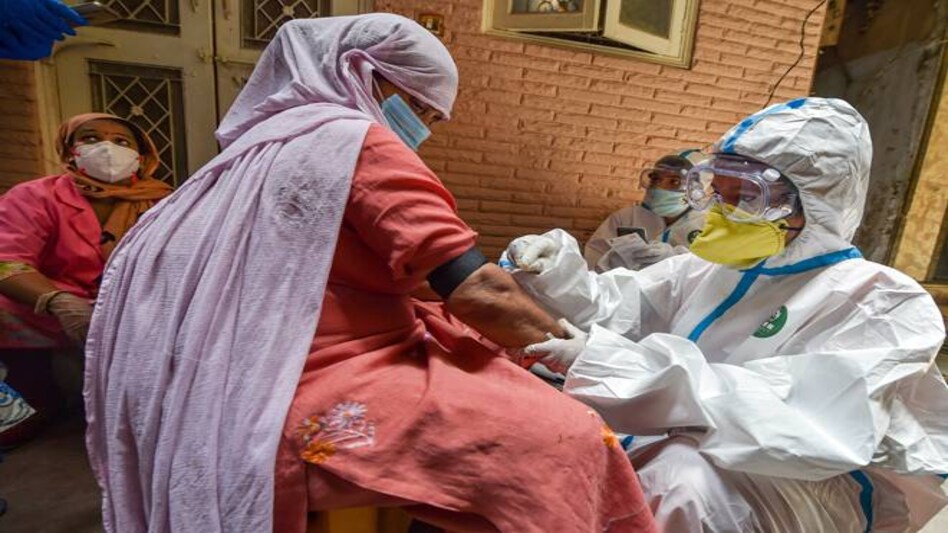 A medic takes blood samples for serological survey to analyse the spread of COVID-19, at Paharganj in New Delhi. (Photo: PTI) A medic takes blood samples for serological survey to analyse the spread of COVID-19, at Paharganj in New Delhi. (Photo: PTI)