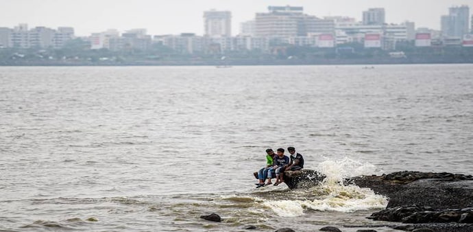 Nisarga cyclonic storm to make a landfall in Mumbai on June 3 (Photo: PTI) Nisarga cyclonic storm to make a landfall in Mumbai on June 3 (Photo: PTI)