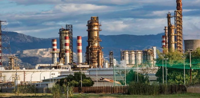 Non-oil exports, including chemicals and plastics, fell by 16.5% Non-oil exports, including chemicals and plastics, fell by 16.5%