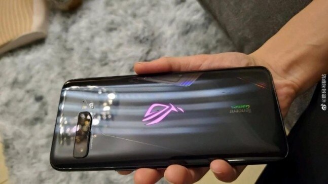 Asus ROG Phone 3 seen in the wild: Triple cameras, polished design and overclocked chip Asus ROG Phone 3 leaked image (Source: Digital Chat Station, Weibo)