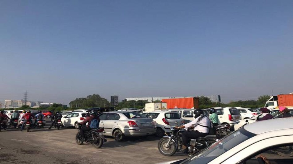 Unlock 1.0: People's movement from 9 pm-5 am not allowed; buses, trucks can ply on highways, says MHA Unlock 1.0: People's movement from 9 pm-5 am not allowed; buses, trucks can ply on highways, says MHA