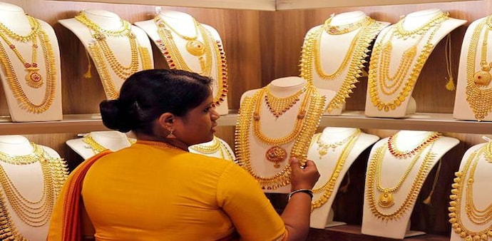 While organised chains are getting business, unorganised retailers lack money to resurrect business While organised chains are getting business, unorganised retailers lack money to resurrect business