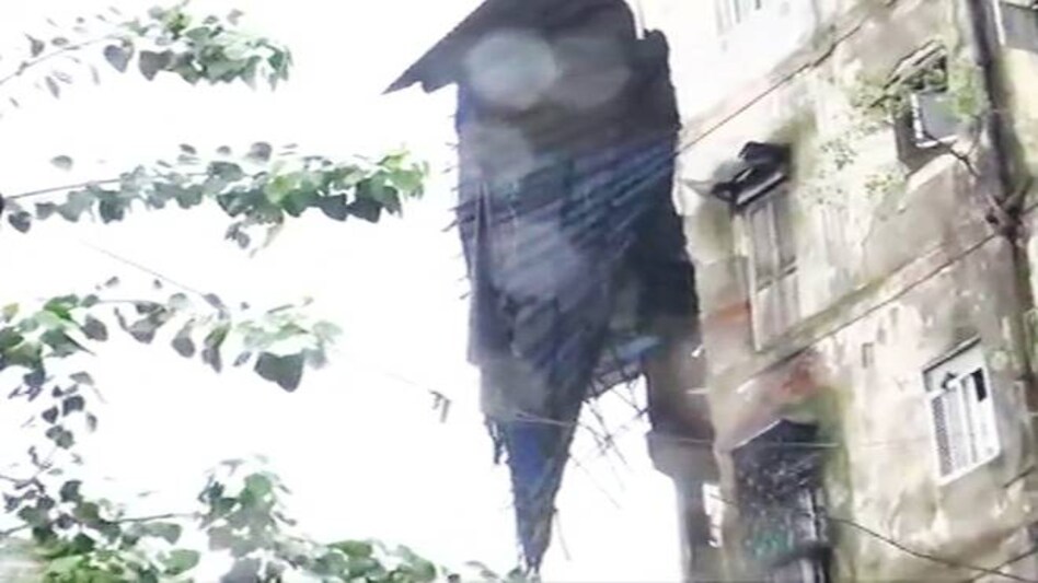 A portion of an old six-storey residential building collapsed in Mumbai's Fort area /Image: ANI A portion of an old six-storey residential building collapsed in Mumbai's Fort area /Image: ANI