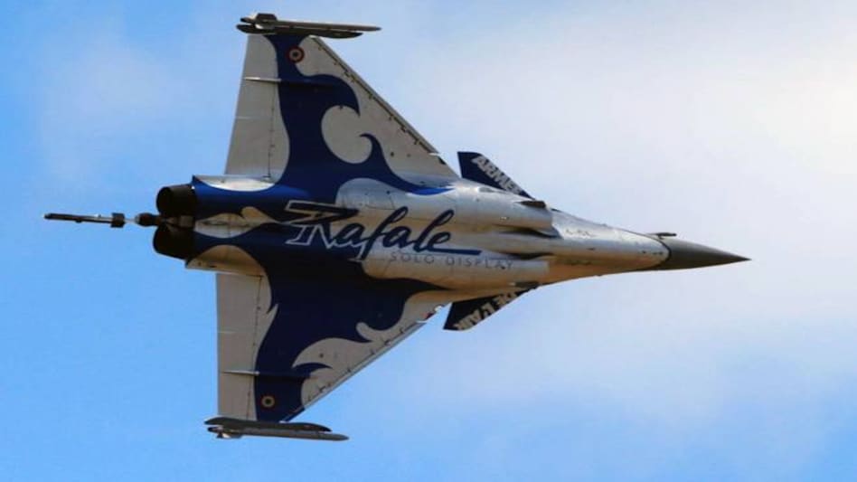 INS Kolkata welcomes Rafale fighter jets INS Kolkata welcomes Rafale fighter jets