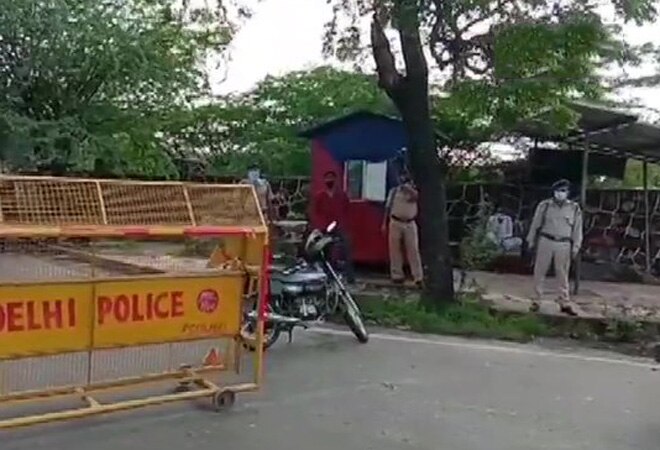 The Delhi Police, on Saturday, apprehended an alleged ISIS operative with IEDs (Improvised Explosive Devices (IEDs) The Delhi Police, on Saturday, apprehended an alleged ISIS operative with IEDs (Improvised Explosive Devices (IEDs)