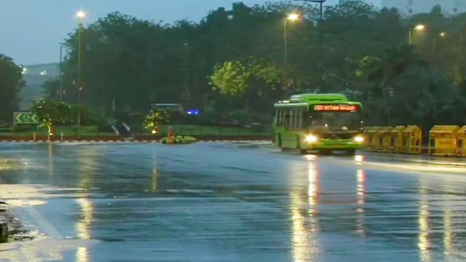 Delhi weather today: An alert for heavy rains has been issued for states including those adjoining Delhi like Haryana, Western Rajasthan and Western UP Delhi weather today: An alert for heavy rains has been issued for states including those adjoining Delhi like Haryana, Western Rajasthan and Western UP