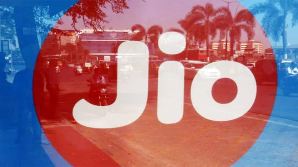 West Bengal Mamata Banerjee announced that Mukesh Ambani-led Reliance Jio will invest over Rs 1,000 crore in sub-sea gateway in the state West Bengal Mamata Banerjee announced that Mukesh Ambani-led Reliance Jio will invest over Rs 1,000 crore in sub-sea gateway in the state