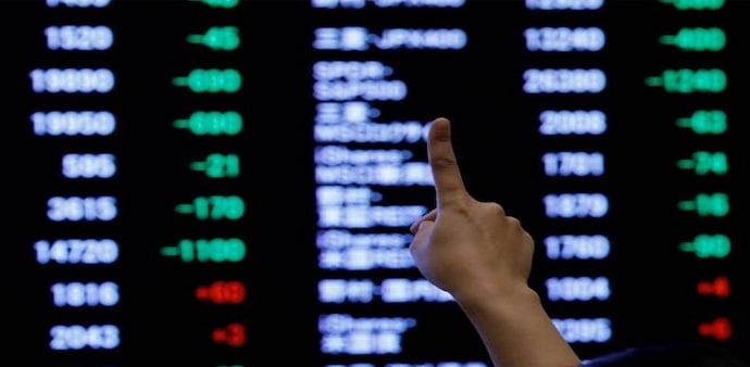 Sectorally, gains in media, banking and financials were capped by losses in IT, pharma and realty indices Sectorally, gains in media, banking and financials were capped by losses in IT, pharma and realty indices
