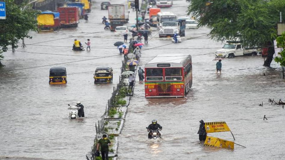 Mumbai rains news updates: IMD issues red alert for second day Mumbai rains news updates: IMD issues red alert for second day
