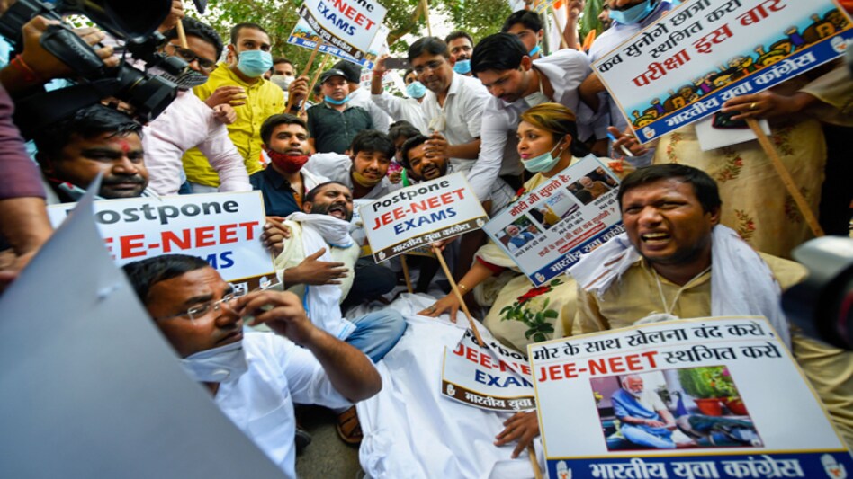 JEE, NEET exams 2020: Six states knock on Supreme Court's door JEE, NEET exams 2020: Six states knock on Supreme Court's door