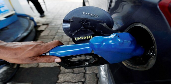 In three consecutive hikes, the petrol prices has gone up by 47 paise per litre in Delhi In three consecutive hikes, the petrol prices has gone up by 47 paise per litre in Delhi