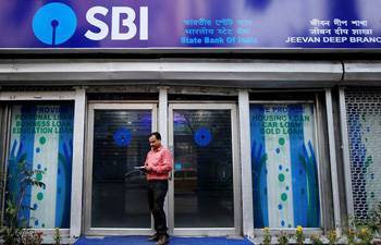 SBI share has lost 30.64% in one year and fallen 40% since the beginning of this year. SBI share has lost 30.64% in one year and fallen 40% since the beginning of this year.