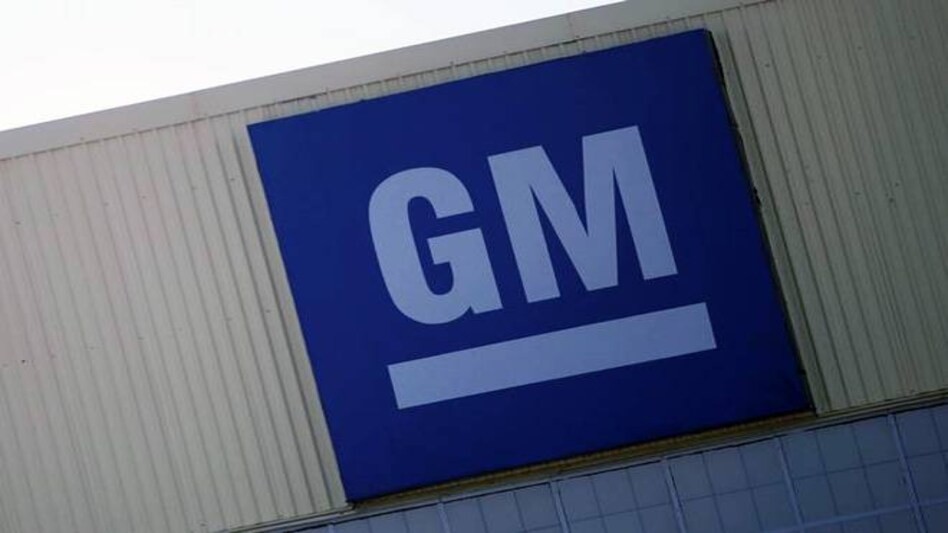 Further complicating matters, GM and Great Wall did not seek central government approval until late July Further complicating matters, GM and Great Wall did not seek central government approval until late July