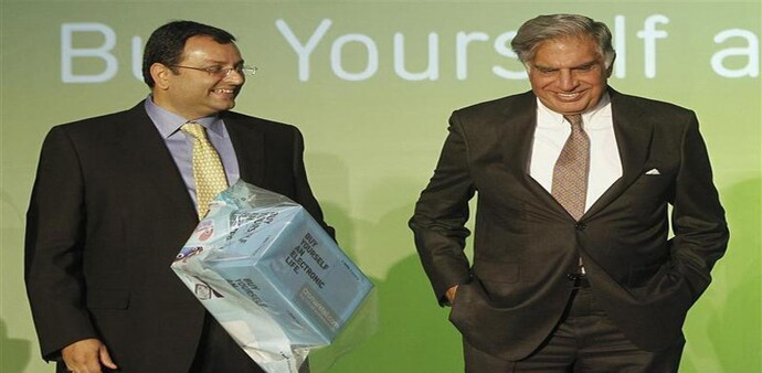 Ratan Tata (right) with Cyrus Mistry (File photo, Reuters) Ratan Tata (right) with Cyrus Mistry (File photo, Reuters)