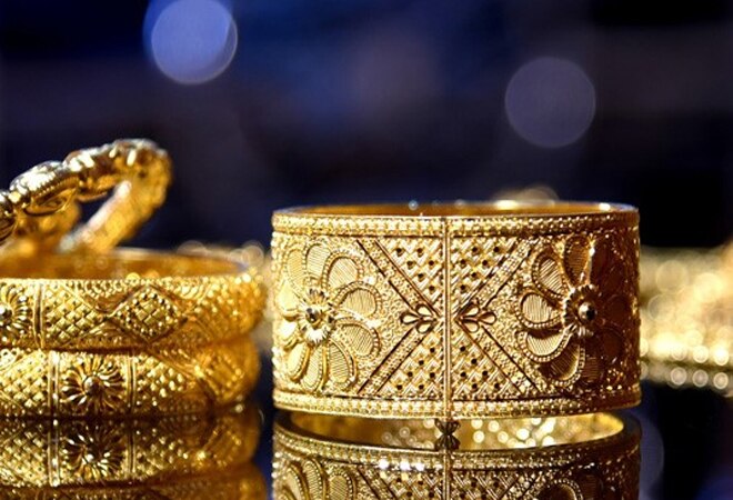 Gold, Silver prices in India on October 12: Gold price gained momentum today overseas as the dollar lost ground amid renewed hopes of coronavirus relief package in the US Gold, Silver prices in India on October 12: Gold price gained momentum today overseas as the dollar lost ground amid renewed hopes of coronavirus relief package in the US