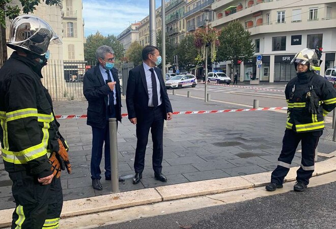 Police shot the attacker while he was being detained. The police have taken him to the hospital and is believed to alive Police shot the attacker while he was being detained. The police have taken him to the hospital and is believed to alive