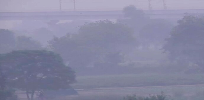 Delhi air pollution update: Apart from farm fires, transportation and road dust are the other important contributors to Delhi's worsening air quality Delhi air pollution update: Apart from farm fires, transportation and road dust are the other important contributors to Delhi's worsening air quality