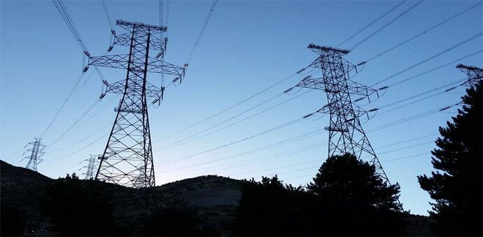 Power cut in Mumbai: Locals train service has been halted, causing massive inconvenience to Mumbaikars Power cut in Mumbai: Locals train service has been halted, causing massive inconvenience to Mumbaikars