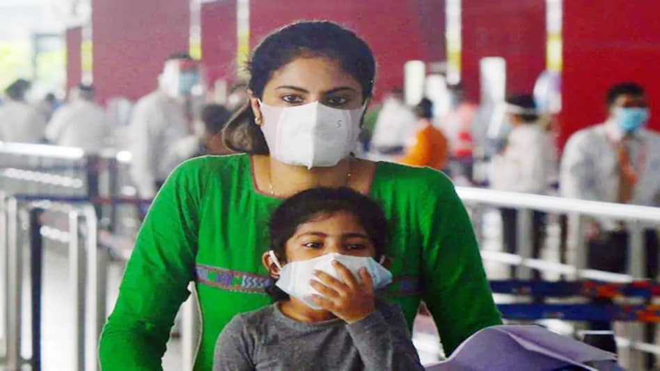 Researchers conducted a study to determine the impact of wearing surgical face masks on gas exchange in 15 healthy physicians and 15 military veterans with severely damaged lungs Researchers conducted a study to determine the impact of wearing surgical face masks on gas exchange in 15 healthy physicians and 15 military veterans with severely damaged lungs