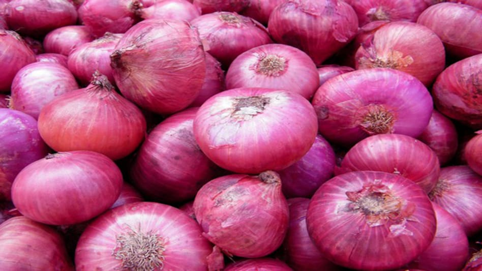The retail rate of onions on October 21 was Rs 80-100 per kg in Mumbai and Rs 100-120 per kg in Pune The retail rate of onions on October 21 was Rs 80-100 per kg in Mumbai and Rs 100-120 per kg in Pune