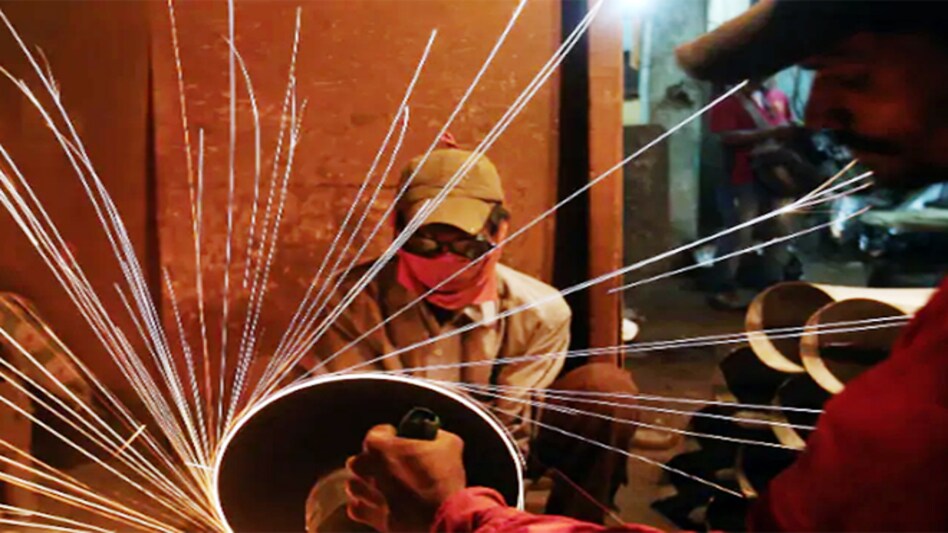 Union Labour and Employment Minister Santosh Kumar Gangwar is expected to release the new CPI-IW index, for September 2020, next week Union Labour and Employment Minister Santosh Kumar Gangwar is expected to release the new CPI-IW index, for September 2020, next week