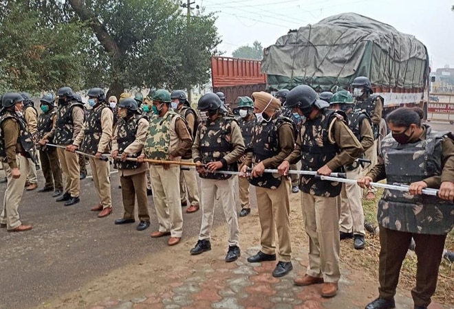 Farmers' protests: Police, CRPF personnel deployed at border areas; Metro services to be hit