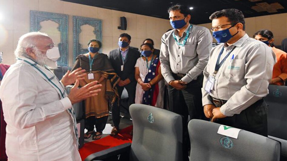 Modi interacted with Bharat Biotechs Chairman and Managing Director Krishna Ella, scientists and senior management Modi interacted with Bharat Biotechs Chairman and Managing Director Krishna Ella, scientists and senior management