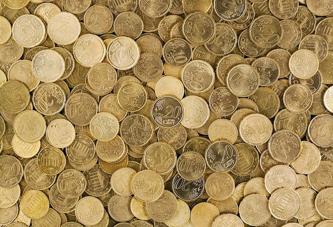 Rupee gains by 7 paise to 73.84 amid weak US dollar, foreign fund inflows