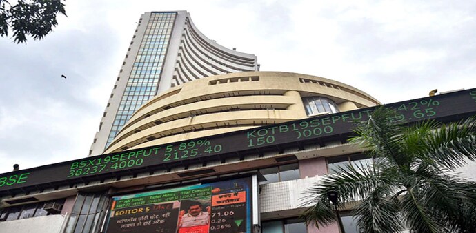 Bajaj Finance's market valuation leapt Rs 35,878.56 crore to ?2,63,538.56 crore, becoming the biggest gainer among the top-10 valued firms Bajaj Finance's market valuation leapt Rs 35,878.56 crore to ?2,63,538.56 crore, becoming the biggest gainer among the top-10 valued firms
