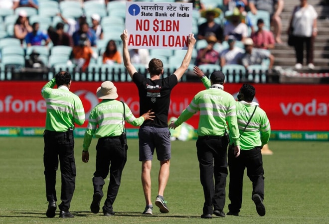Spectator runs on to field of play during first AUS vs IND ODI at Sydney Cricket Ground Spectator runs on to field of play during first AUS vs IND ODI at Sydney Cricket Ground