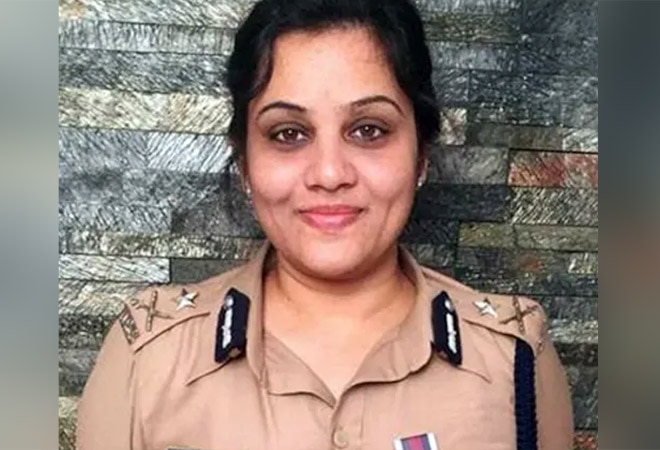 The arguments between senior IPS officer D. Roopa and popular Twitter handle True Indology got so heated up that Twitter ended up suspending the latter's account The arguments between senior IPS officer D. Roopa and popular Twitter handle True Indology got so heated up that Twitter ended up suspending the latter's account