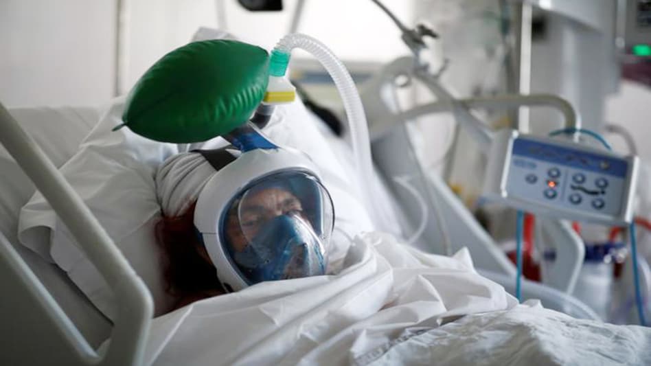 Patients suffering from air hunger often need to be put on mechanical ventilators for treatment Patients suffering from air hunger often need to be put on mechanical ventilators for treatment
