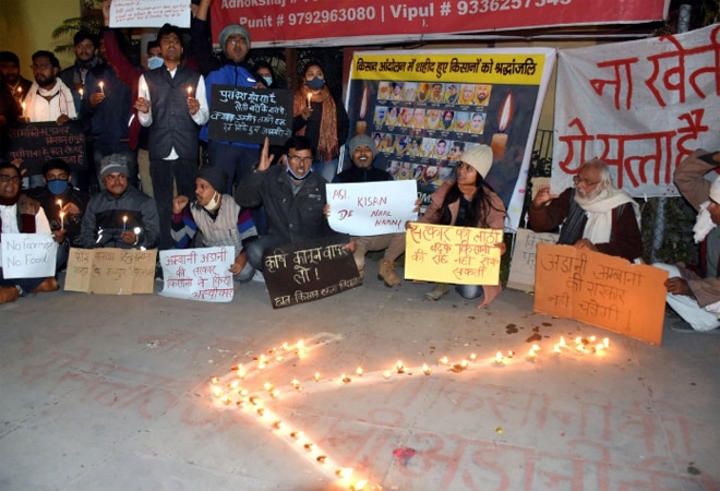 They have decided to intensify agitation against the Modi government and observe a day-long relay hunger strike on Monday at all sites of protests in Delhi and stop toll collection on highways in Haryana from December 25 to 27 They have decided to intensify agitation against the Modi government and observe a day-long relay hunger strike on Monday at all sites of protests in Delhi and stop toll collection on highways in Haryana from December 25 to 27