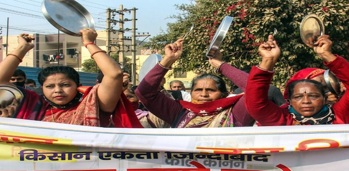 Agitating farmers clanged utensils during Prime Minister Narendra Modi's last Mann Ki Baat radio programme of 2020 Agitating farmers clanged utensils during Prime Minister Narendra Modi's last Mann Ki Baat radio programme of 2020