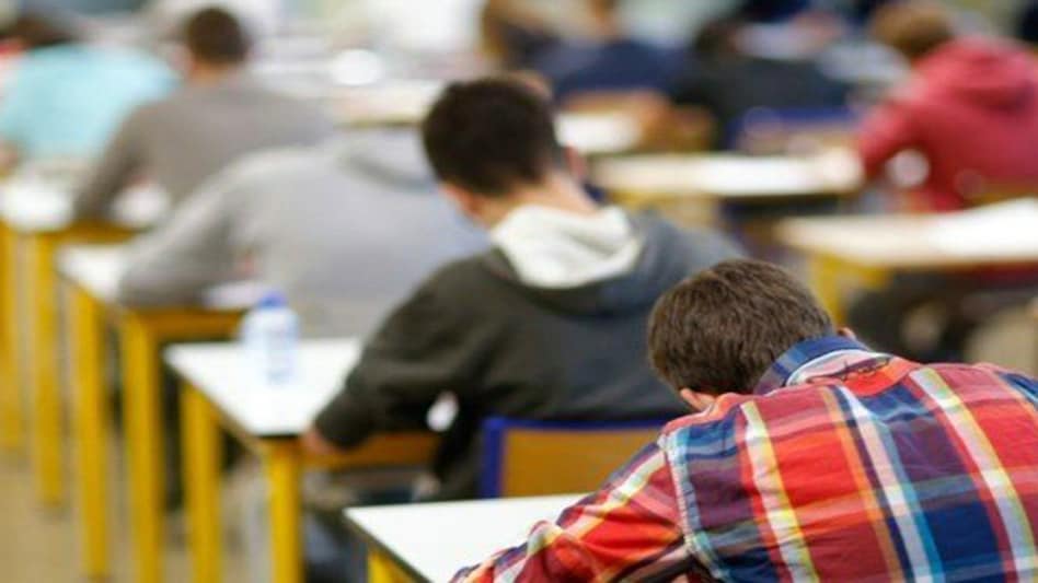 The number of the national RRB helpline is 182 The number of the national RRB helpline is 182