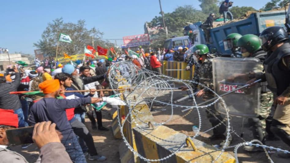 Farmers from western UP districts and belonging to groups like Bharatiya Kisan Union, Bharatiya Kisan Union (Bhanu) and Bharatiya Kisan Union (Lok Shakti) are protesting at the border here Farmers from western UP districts and belonging to groups like Bharatiya Kisan Union, Bharatiya Kisan Union (Bhanu) and Bharatiya Kisan Union (Lok Shakti) are protesting at the border here