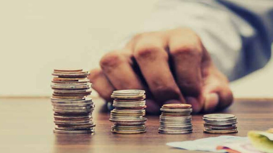Meanwhile, the dollar index fell 0.05 per cent to 90.18 against a basket of six currencies Meanwhile, the dollar index fell 0.05 per cent to 90.18 against a basket of six currencies