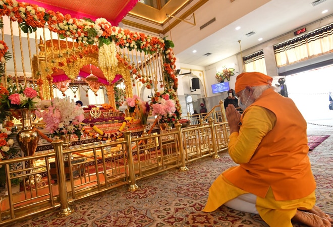 Modi paid his tributes to Guru Tegh Bahadur during his visit (Photo- Narendra Modi twitter) Modi paid his tributes to Guru Tegh Bahadur during his visit (Photo- Narendra Modi twitter)