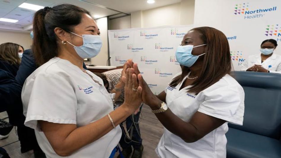 In the US, Sandra Lindsay, a nurse by profession, became the first person to get vaccinated for the coronavirus (Photo: Reuters) In the US, Sandra Lindsay, a nurse by profession, became the first person to get vaccinated for the coronavirus (Photo: Reuters)