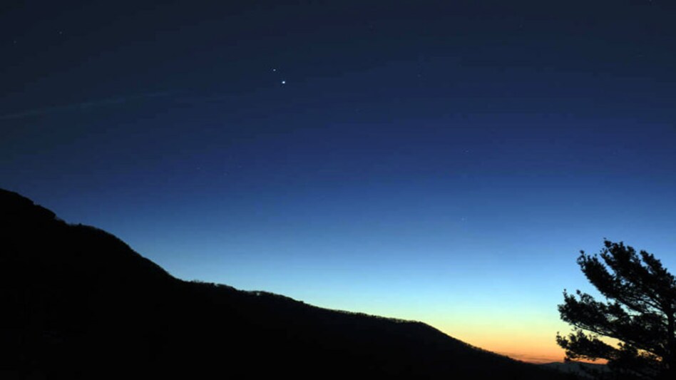 Saturn on top, Jupiter below; Shenandoah National Park, Virginia (Picture Credit: NASA) Saturn on top, Jupiter below; Shenandoah National Park, Virginia (Picture Credit: NASA)